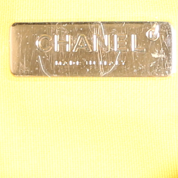 Bolso bandolera Chanel  19 en tweed amarillo - Detail D4