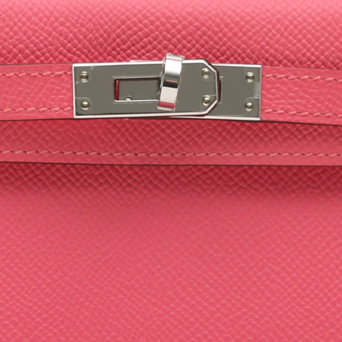 Bolso de mano Hermès  Kelly 20 cm en cuero epsom azalea pink - Detail D1