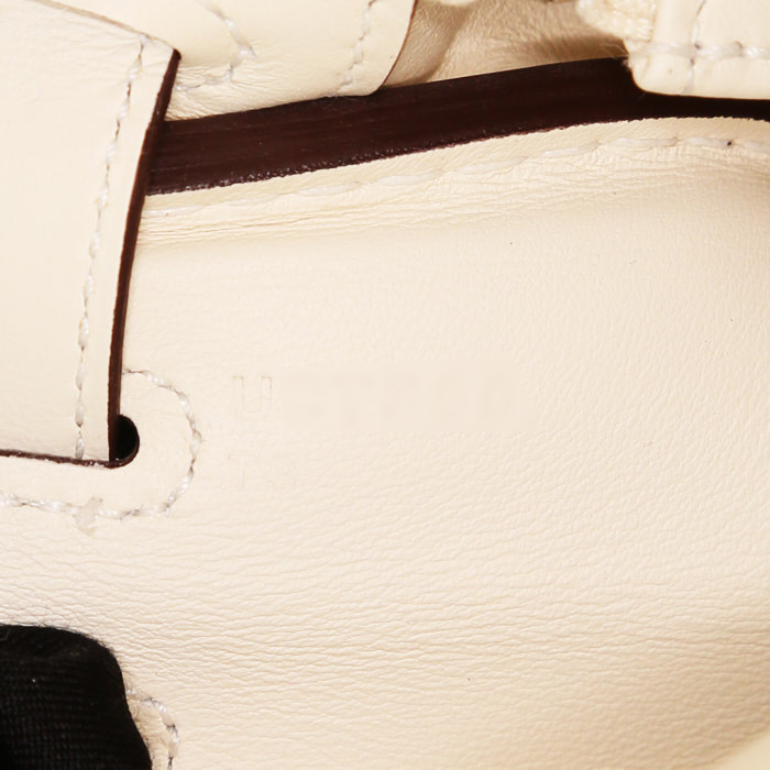 Bolso de mano Hermès Kelly In&Out en cuero swift blanco - Detail D5