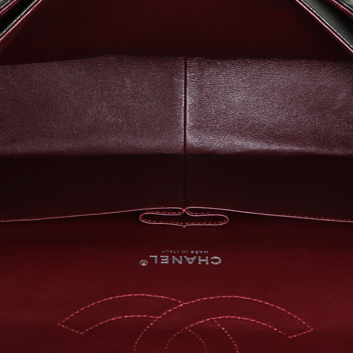 Sac bandoulière Chanel  Timeless Maxi Jumbo en cuir grainé matelassé noir - Detail D3