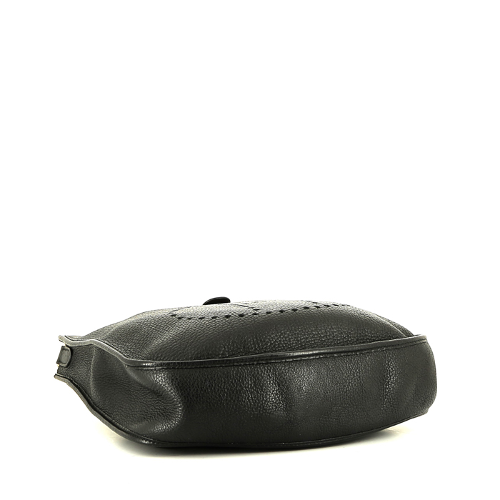 Bolso bandolera Hermès  Evelyne en cuero taurillon clémence negro - Detail D4