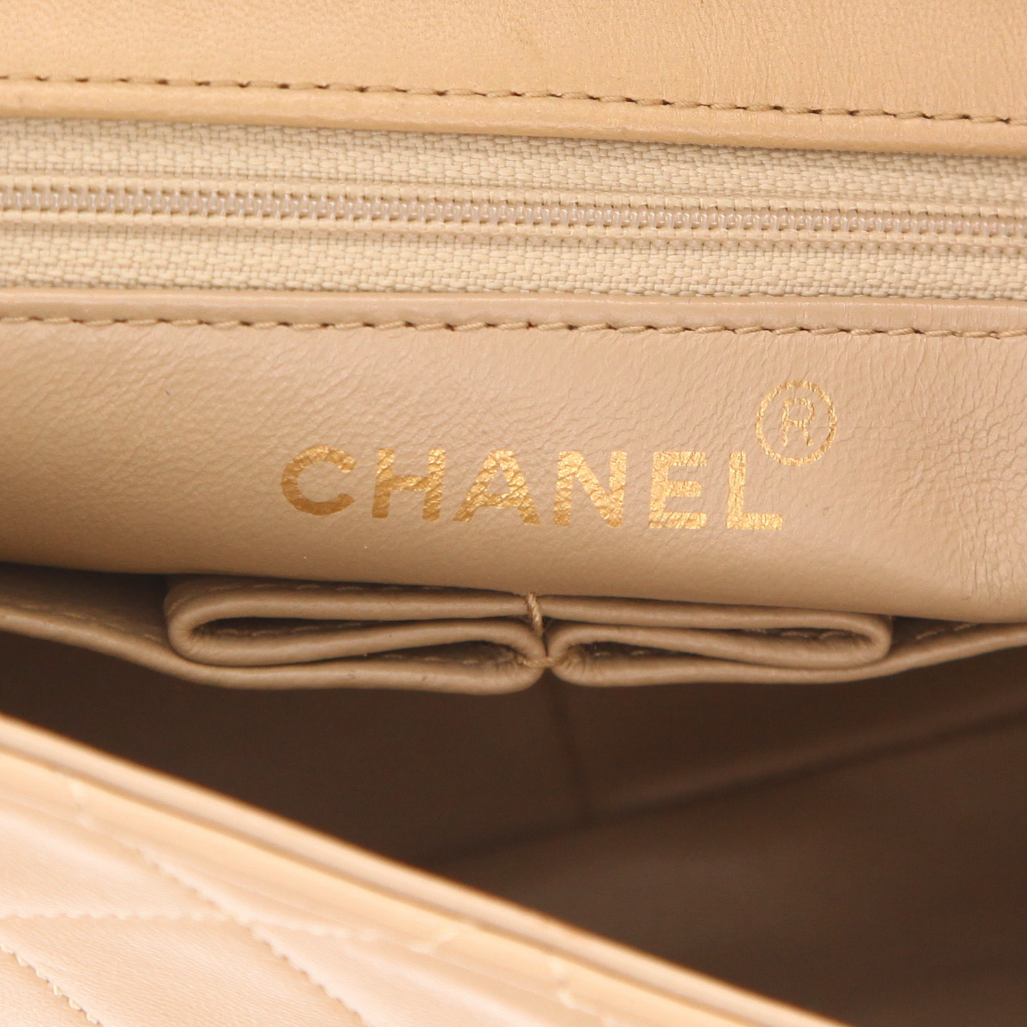 Sac bandoulière Chanel  Timeless Petit en cuir matelassé beige - Detail D2
