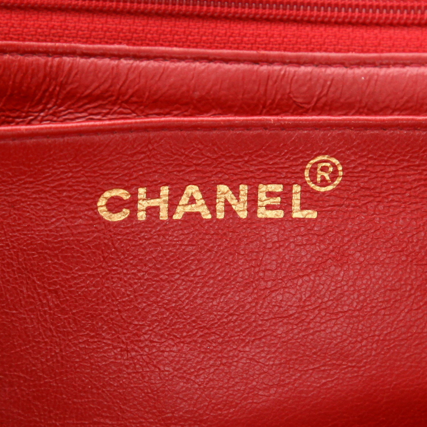 Chanel  Timeless Jumbo shoulder bag  in red quilted leather - Detail D2