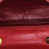 Sac bandoulière Chanel  Timeless Jumbo en cuir matelassé rouge - Detail D3 thumbnail