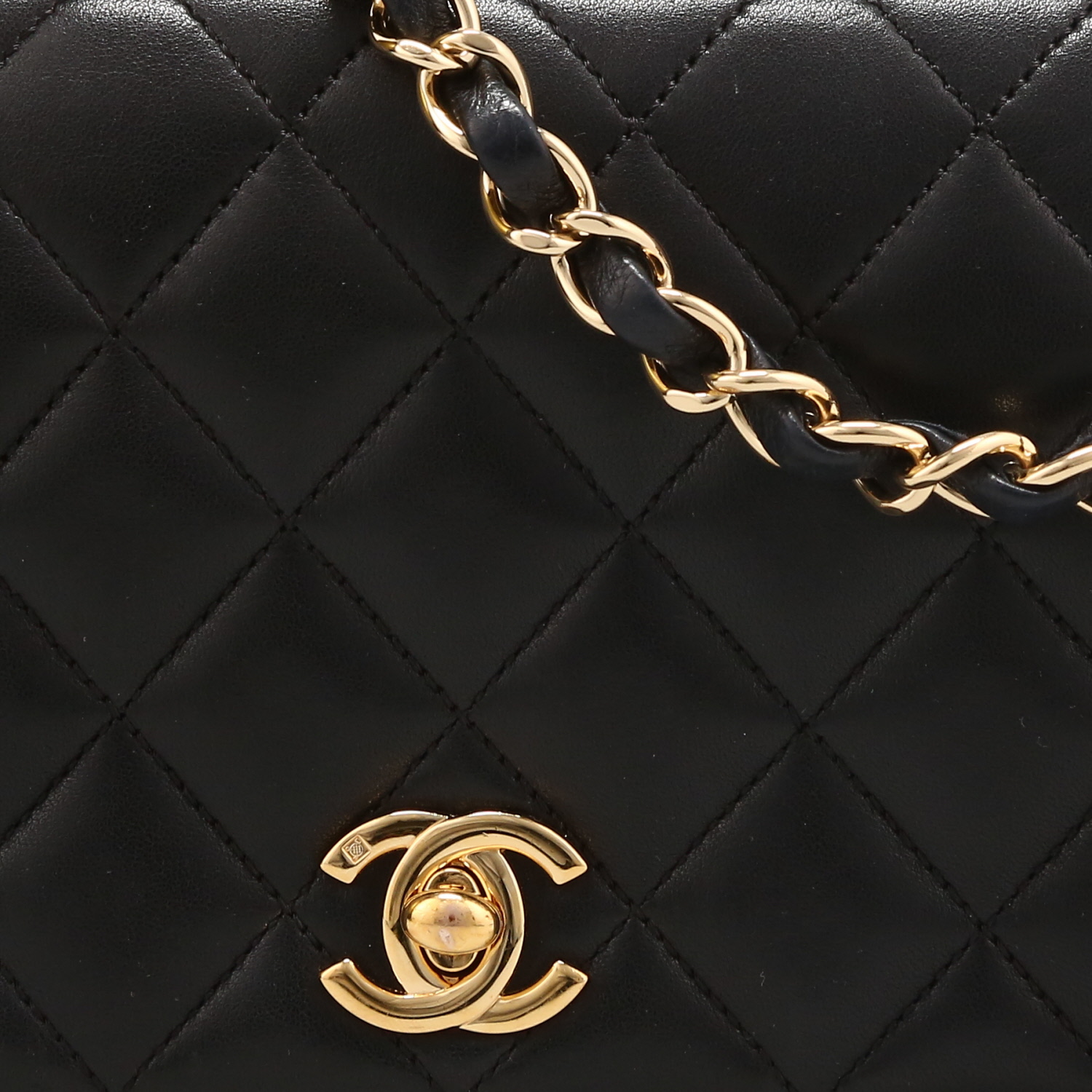 Chanel  Mademoiselle bag worn on the shoulder or carried in the hand  in black quilted leather - Detail D1