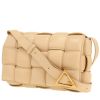 Bolso bandolera Bottega Veneta  Padded Cassette en cuero intrecciato beige - 00pp thumbnail