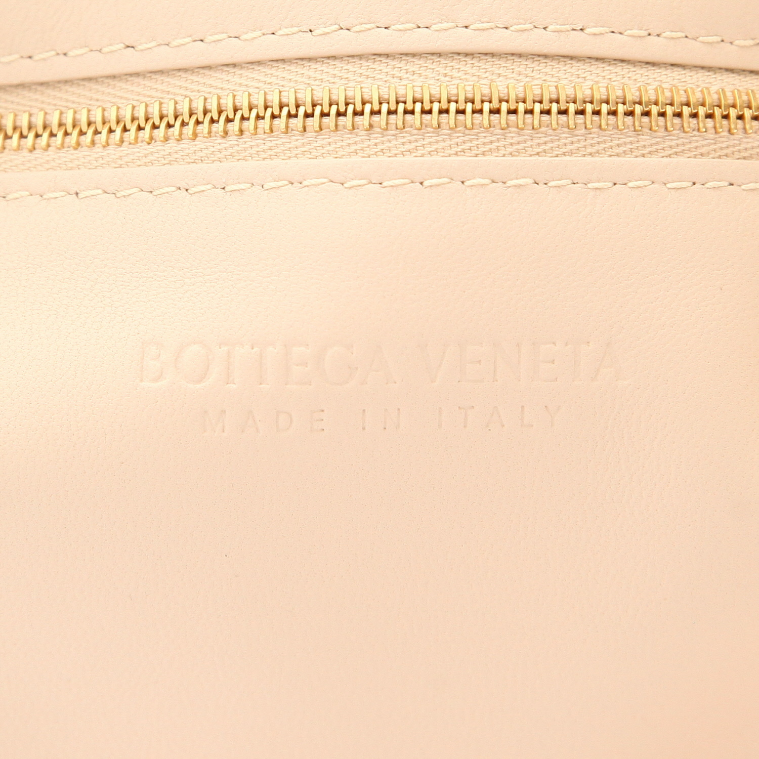 Borsa a tracolla Bottega Veneta  Padded Cassette in pelle intrecciata beige - Detail D2