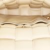 Bottega Veneta  Padded Cassette shoulder bag  in beige intrecciato leather - Detail D2 thumbnail