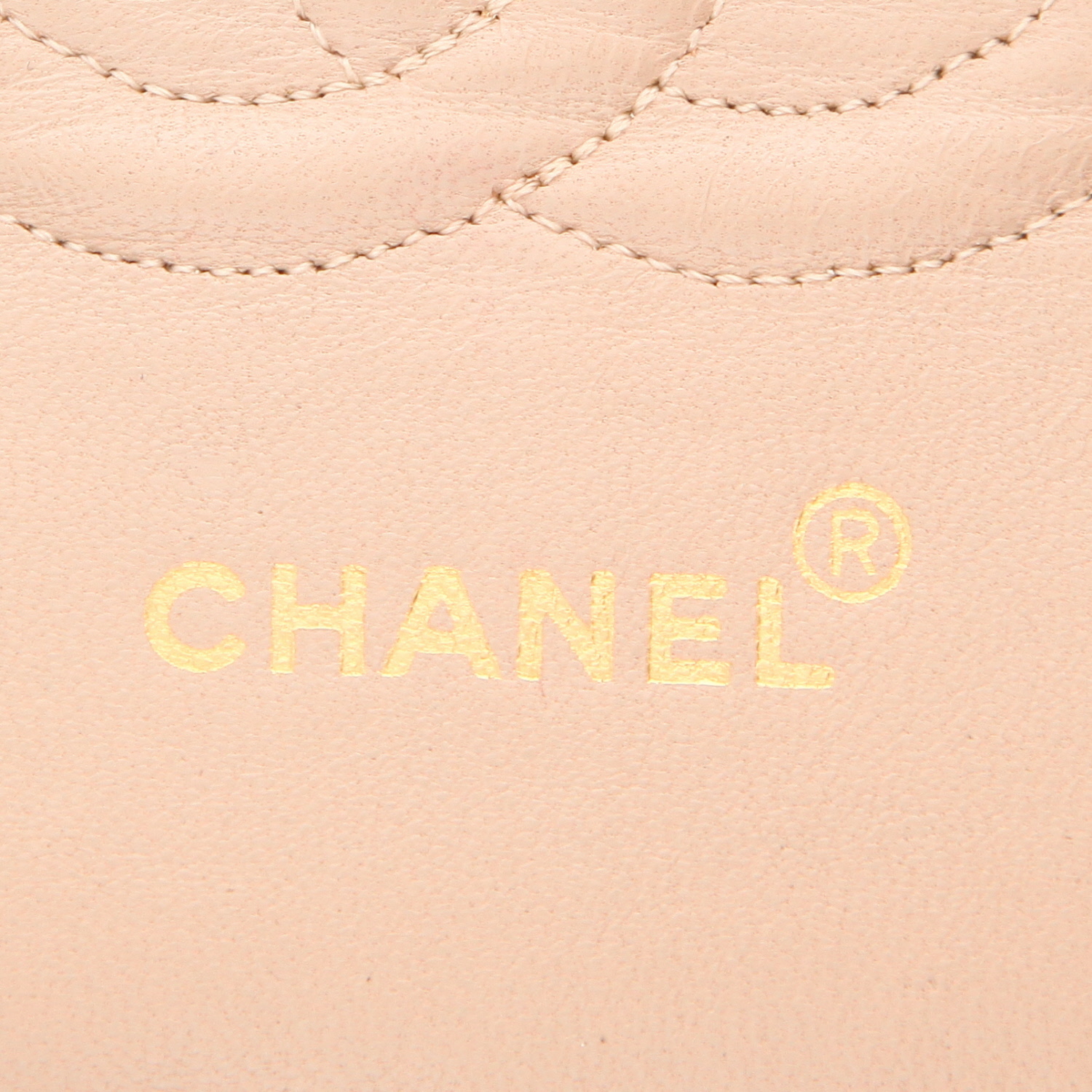 Sac à main Chanel  Timeless Classic en cuir matelassé beige - Detail D2