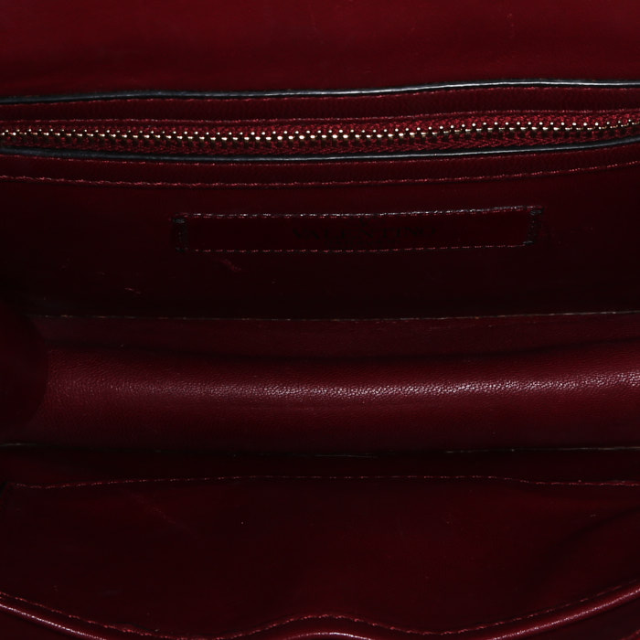 Bolso bandolera Valentino Garavani  Rockstud en cuero rojo - Detail D3