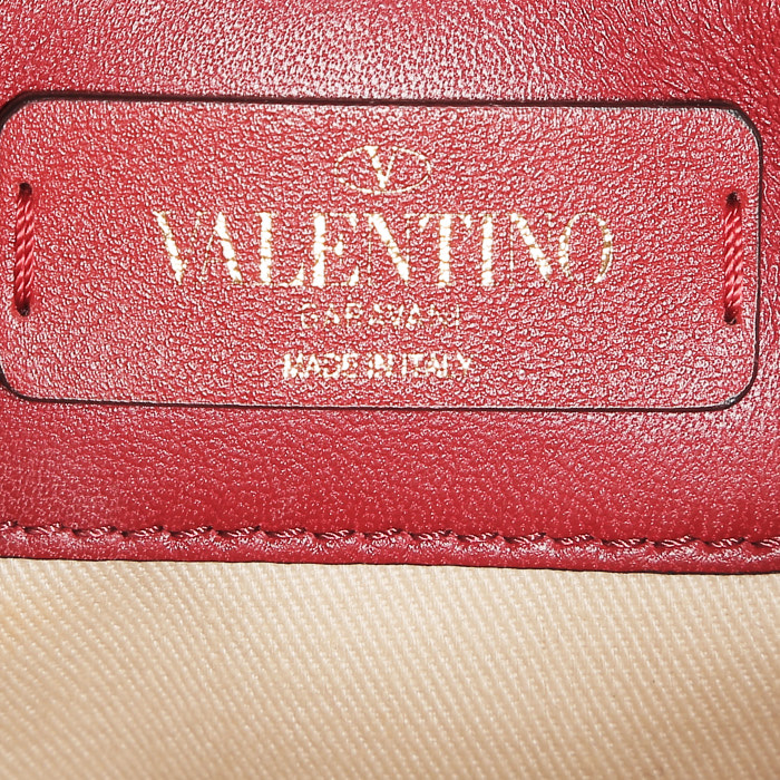 Sac bandoulière Valentino Garavani  Rockstud Spike en cuir matelassé rouge - Detail D4