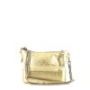 Borsa a tracolla Chanel  Gabrielle  modello medio  in pelle trapuntata dorata - 360 thumbnail