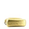 Bolso bandolera Chanel  Gabrielle  modelo mediano  en cuero acolchado dorado - Detail D5 thumbnail