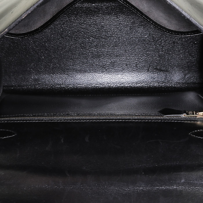 Hermès  Kelly 28 cm handbag  in black box leather - Detail D3