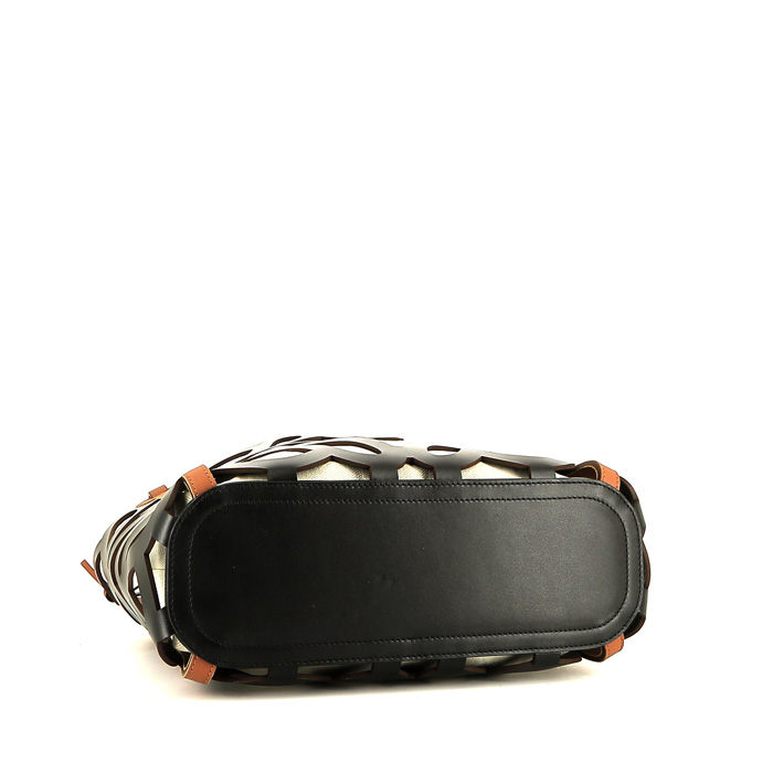 Bolso Cabás Loewe  Anagram en cuero negro y color oro - Detail D4