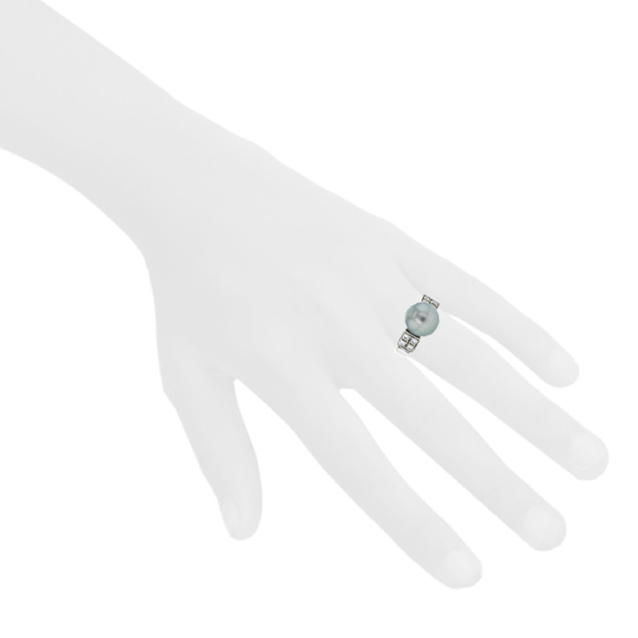 Anello Bulgari Lucéa in oro bianco, diamanti e perla - Detail D1
