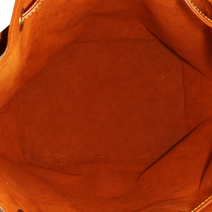 Sac cabas Louis Vuitton Petit Noé en cuir épi gold - Detail D2