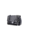 Chanel  Timeless Jumbo shoulder bag  in navy blue quilted grained leather - 00pp thumbnail