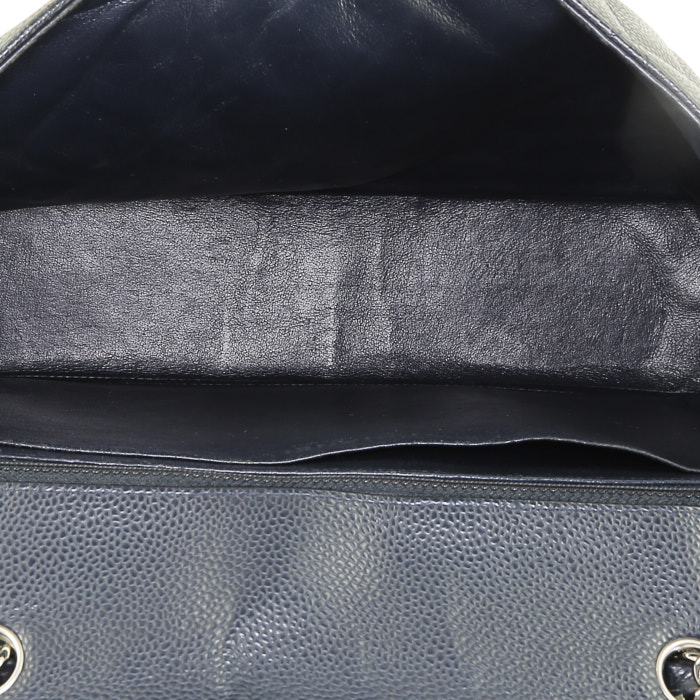 Sac bandoulière Chanel  Timeless Jumbo en cuir grainé matelassé bleu-marine - Detail D3