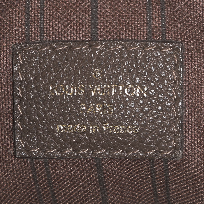 Louis Vuitton  Lumineuse shopping bag  in taupe empreinte monogram leather - Detail D4