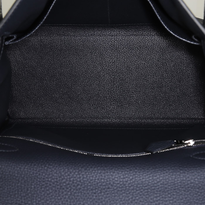 Hermès  Kelly 28 cm handbag  in indigo blue togo leather  and indigo blue porosus crocodile - Detail D3