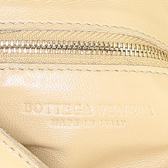 Bottega Veneta  Cassette shoulder bag  in beige intrecciato leather - Detail D3