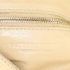 Bottega Veneta  Cassette shoulder bag  in beige intrecciato leather - Detail D3 thumbnail