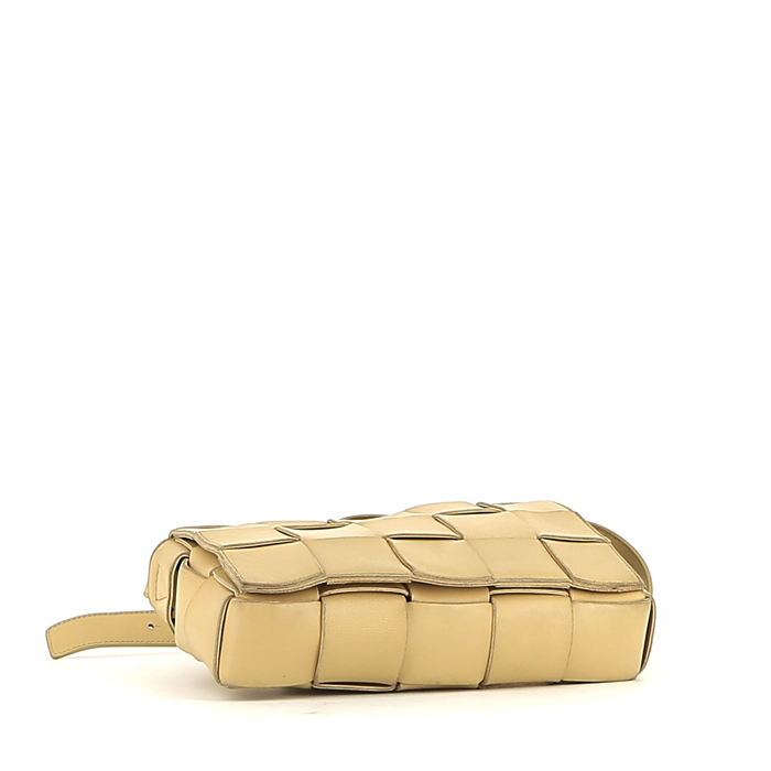 Sac bandoulière Bottega Veneta  Cassette en cuir intrecciato beige - Detail D4