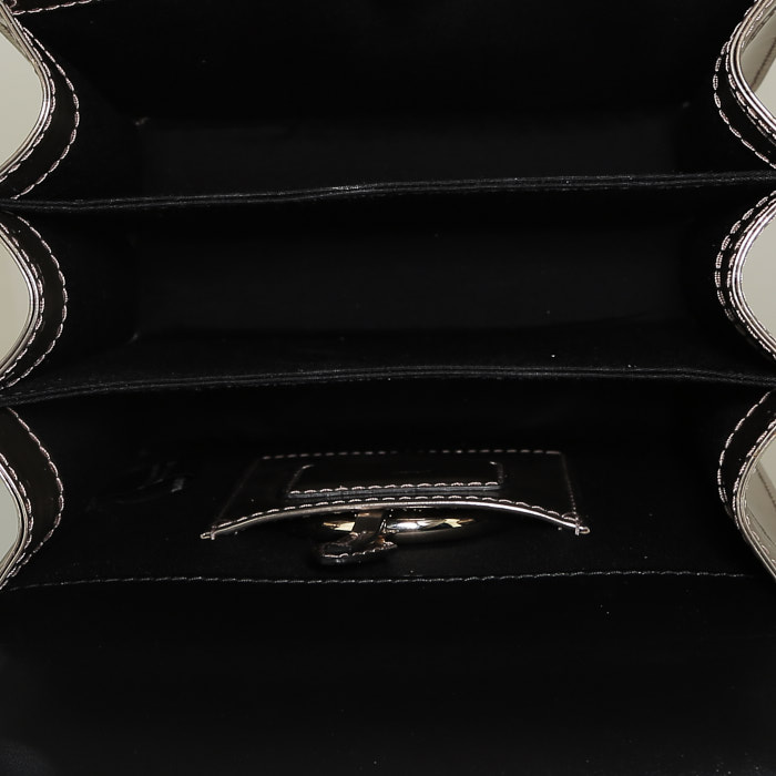 Bolso de mano Bulgari Forever en charol color oro - Detail D3