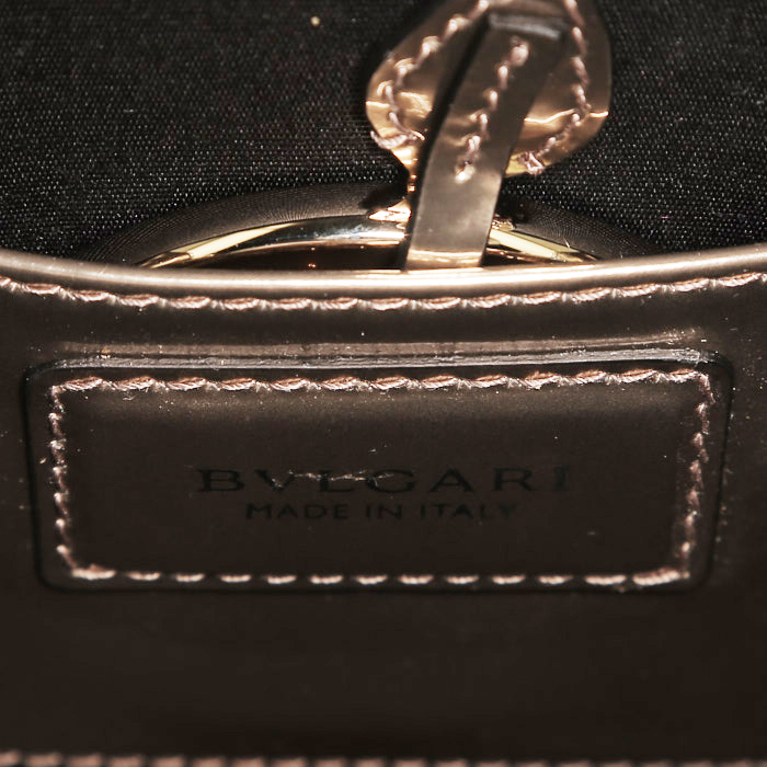Bolso de mano Bulgari Forever en charol color oro - Detail D4