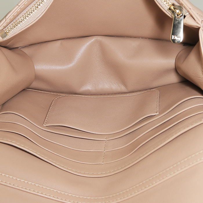 Sac bandoulière Dior Promenade en cuir cannage beige - Detail D2