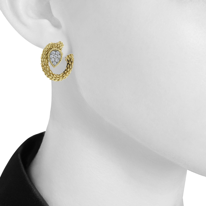 Pendientes Boucheron Serpent Bohème de oro amarillo y diamantes - Detail D1