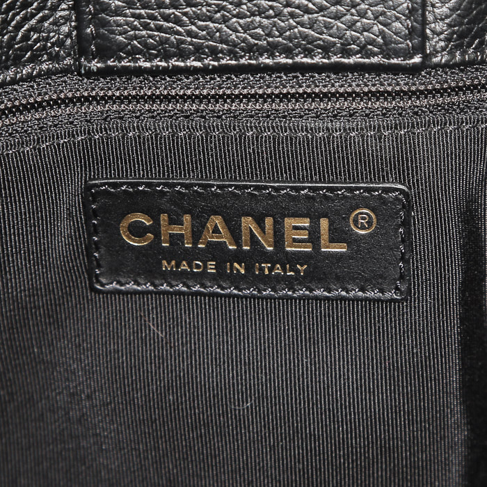 Chanel  Grand Shopping shopping bag  in black leather - Detail D4