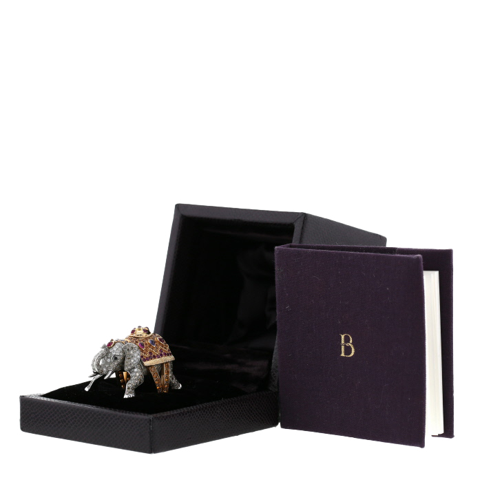 Anello Boucheron Hathi l'éléphant in oro bianco, diamanti e zaffiri - Detail D2