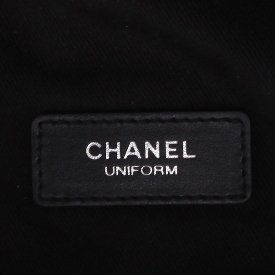 Bolsito-cinturón Chanel  Pochette ceinture en cuero acolchado negro - Detail D2