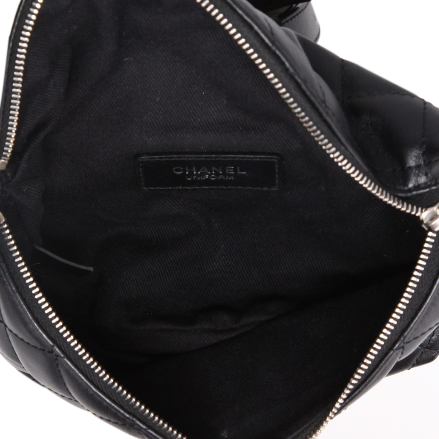 Pochette-ceinture Chanel  Pochette ceinture en cuir matelassé noir - Detail D3