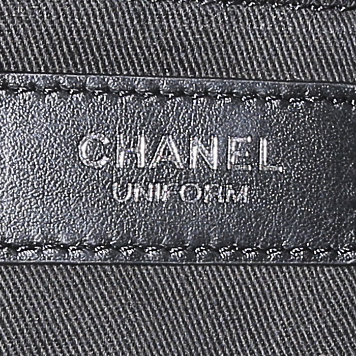 Pochette-ceinture Chanel  Pochette ceinture en cuir matelassé noir - Detail D3