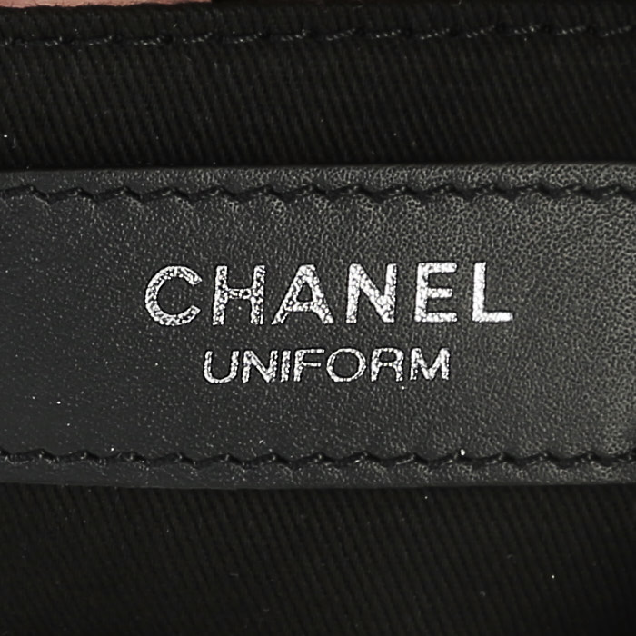 Pochette-ceinture Chanel Pochette ceinture en cuir matelassé noir - Detail D3