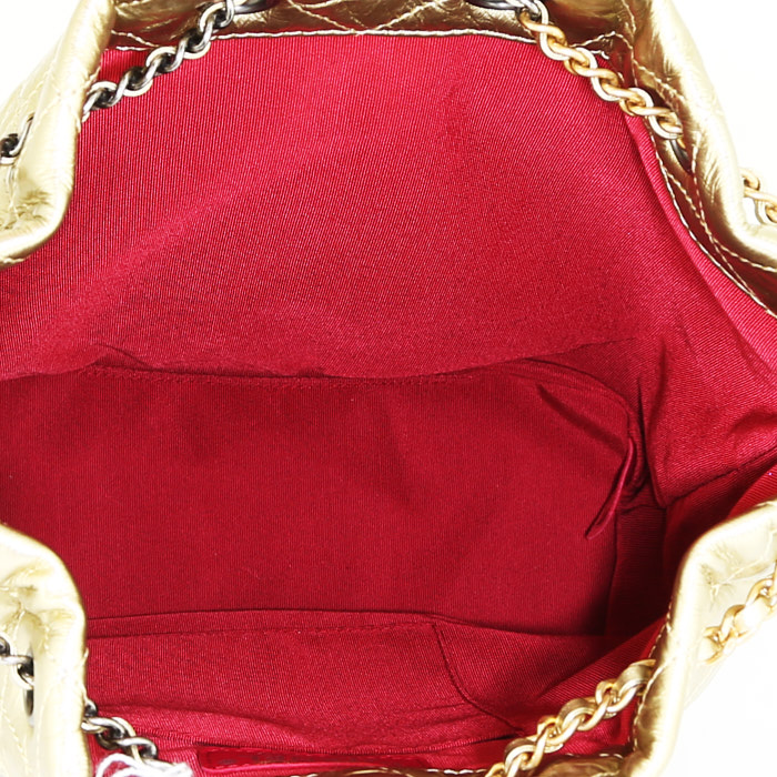 Chanel  Gabrielle  backpack  in gold quilted leather - Detail D2