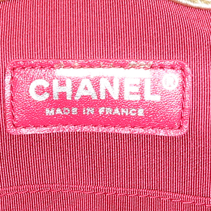 Sac à dos Chanel  Gabrielle  en cuir matelassé doré - Detail D3