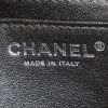 Chanel  Timeless Maxi Jumbo shoulder bag  in black quilted grained leather - Detail D4 thumbnail