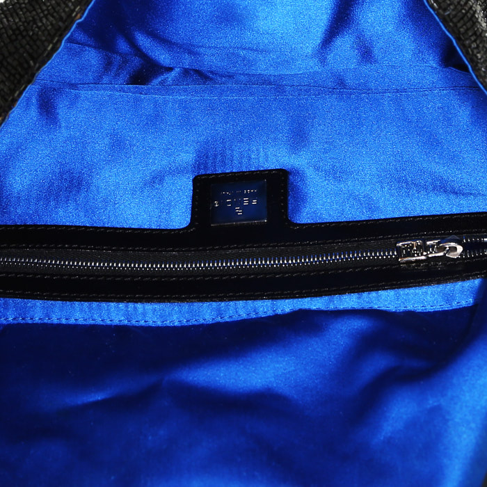 Bolso de mano Fendi  Baguette en lona gris y cuero gris - Detail D2