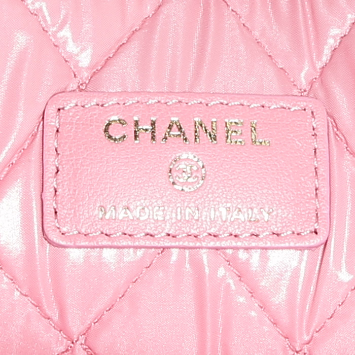 Chanel Pochette pouch in pink quilted leather - Detail D3
