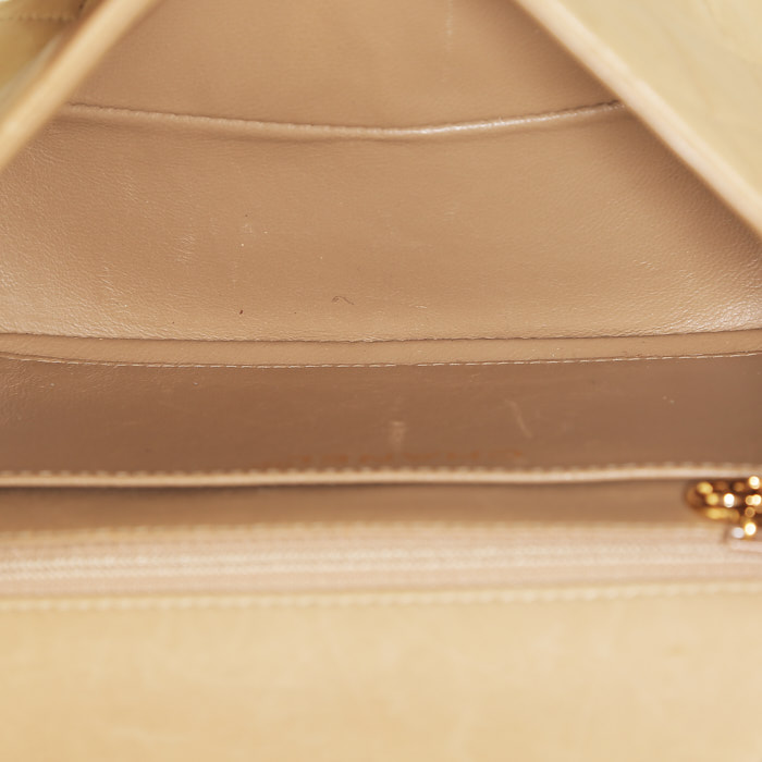 Bolso bandolera Chanel  Mini Timeless en ante beige - Detail D2