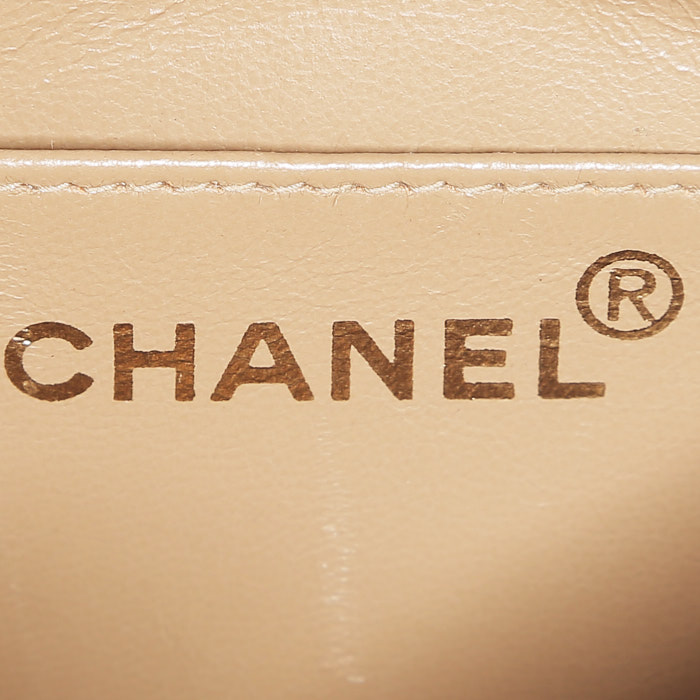 Bolso bandolera Chanel  Mini Timeless en ante beige - Detail D3