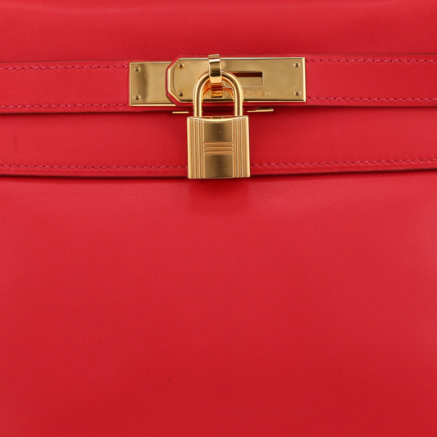 Hermès  Kelly 28 cm handbag  in red Vif Gulliver leather - Detail D1