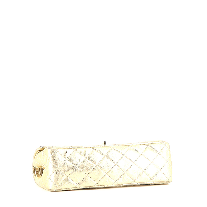 Chanel  Chanel 2.55 handbag  in gold quilted leather - Detail D5