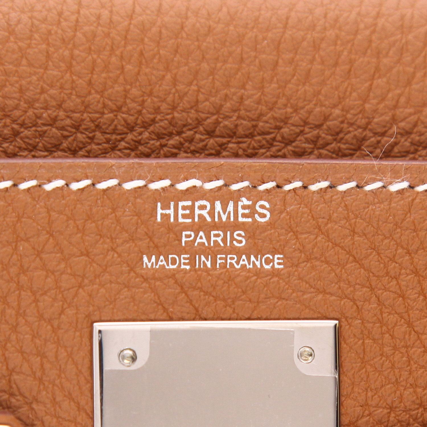 Bolso de mano Hermès  Kelly 28 cm en cuero togo color oro - Detail D2