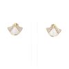 Paire de boucles d'oreilles Bulgari Diva's Dream en or rose, nacre blanche et diamants - 360 thumbnail