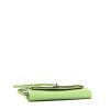 Hermès  Kelly To Go handbag/clutch  in Criquet green epsom leather - Detail D4 thumbnail